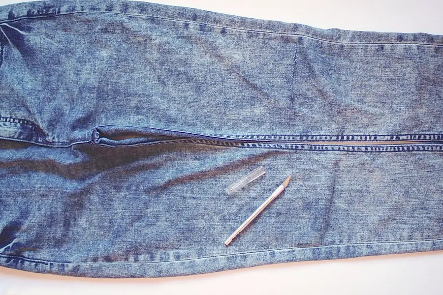 How to Make Holes In Jeans DIY Steps