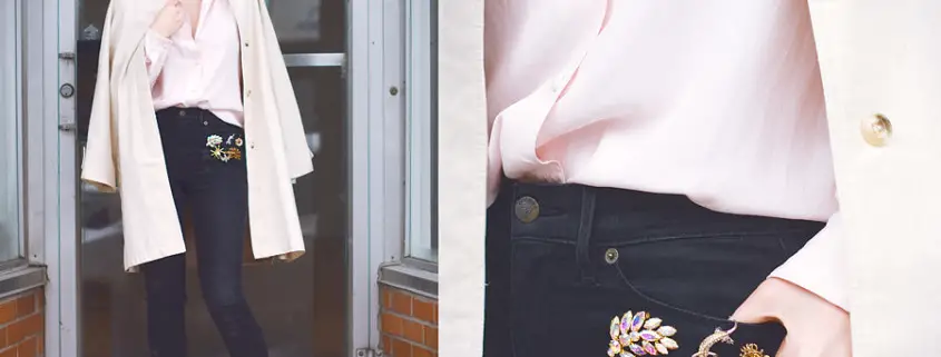 How to wear vintage brooches? Decorate your jeans in a tight layout