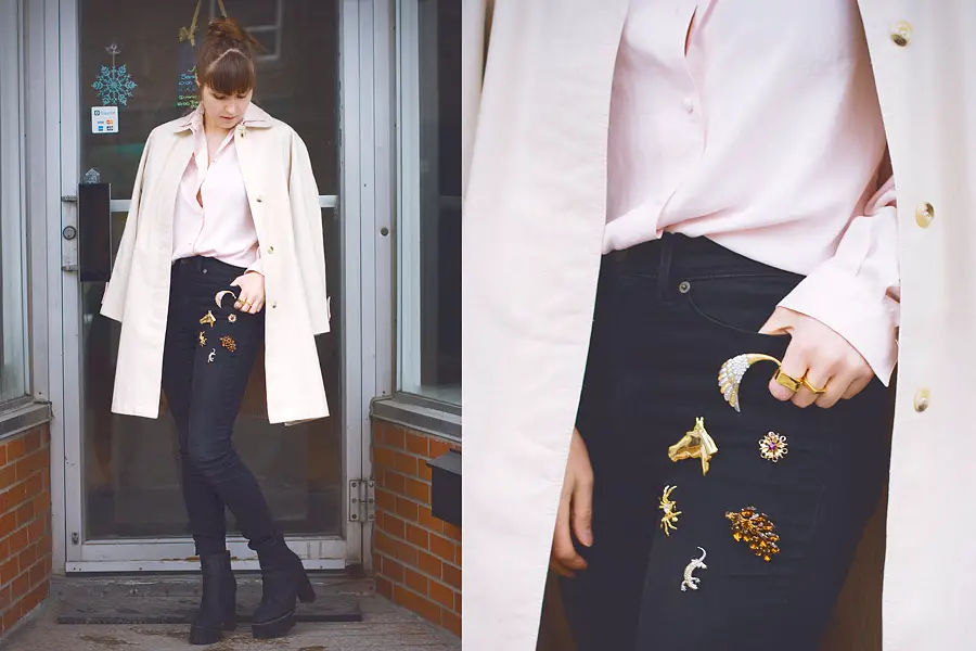 How to wear vintage brooches? Decorate your jeans in a loose layout
